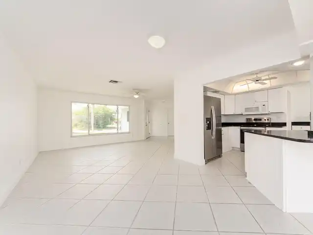 Listing Photo 9