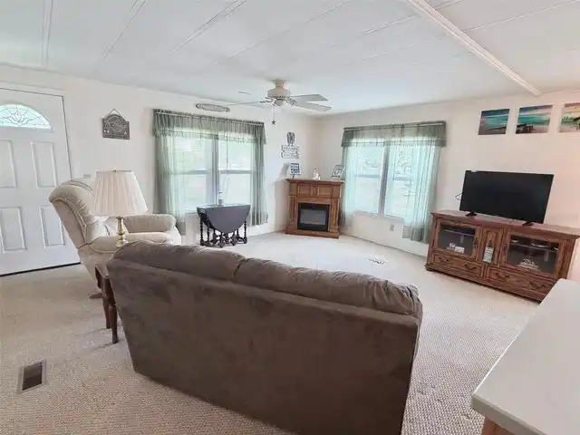 Listing Photo 10