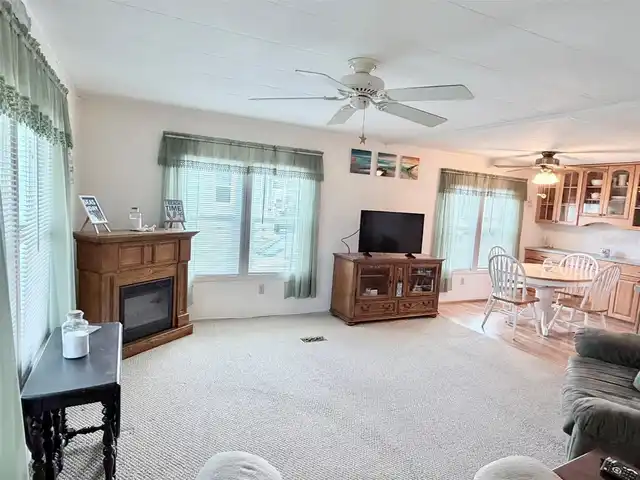 Listing Photo 11