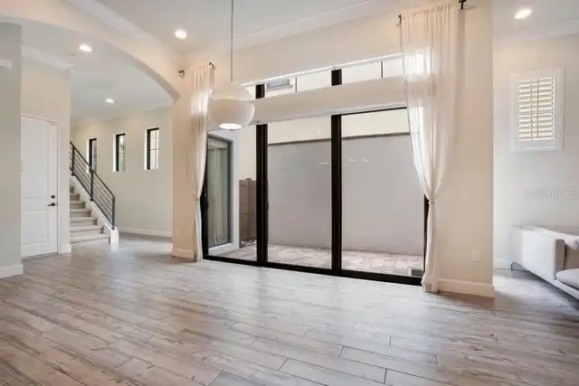 Listing Photo 10