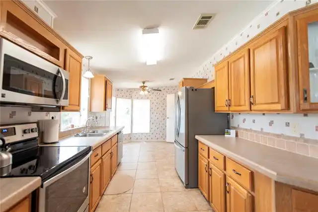 Listing Photo 9