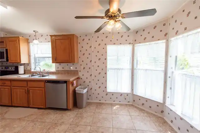 Listing Photo 10