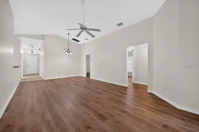 Listing Photo 10