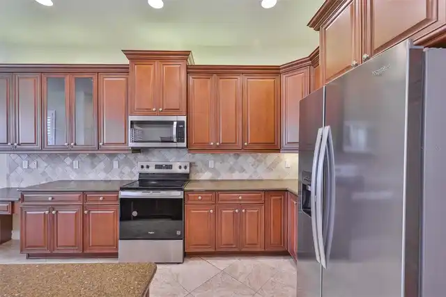 Listing Photo 8