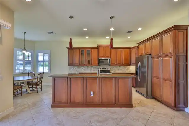 Listing Photo 11