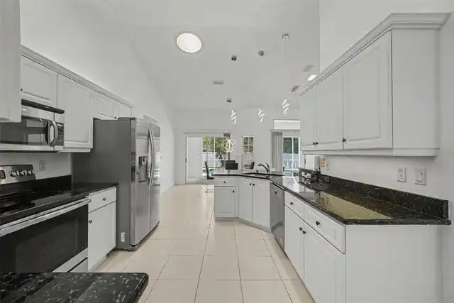 Listing Photo 16