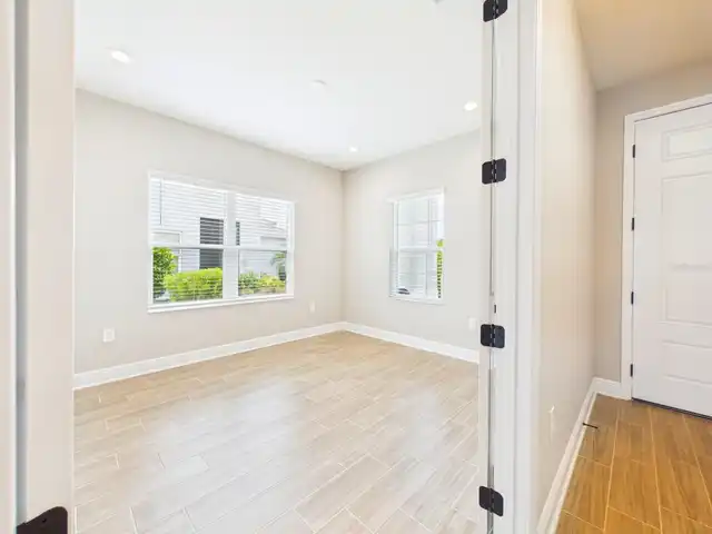 Listing Photo 11