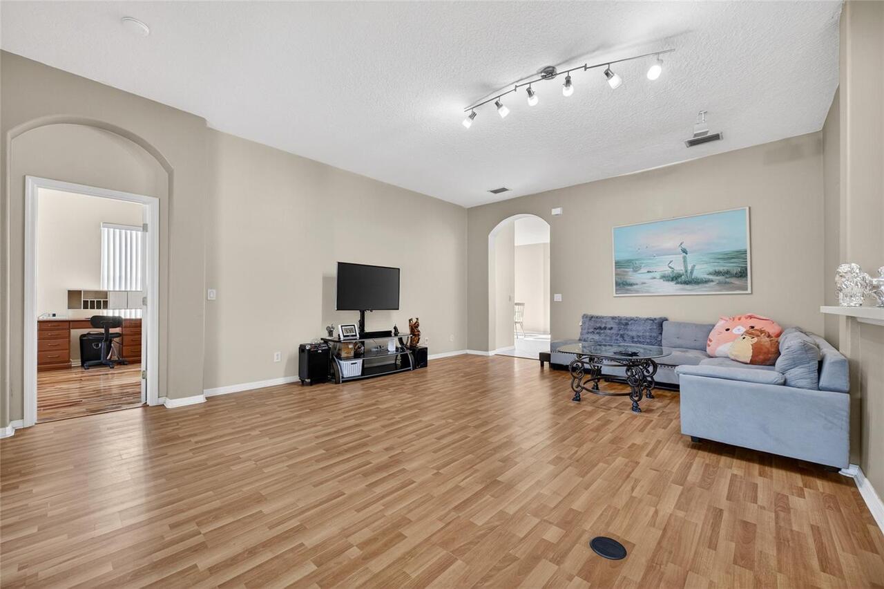 Listing Photo 14