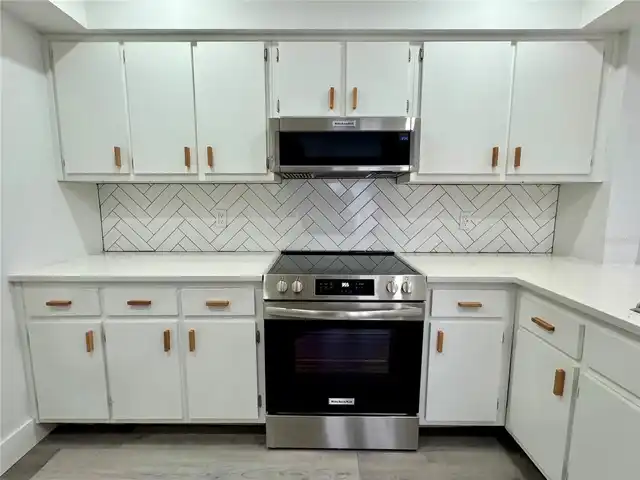 Listing Photo 12