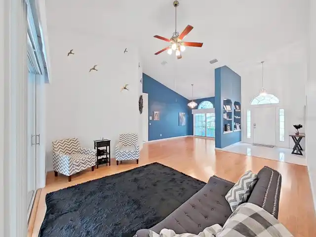 Listing Photo 9