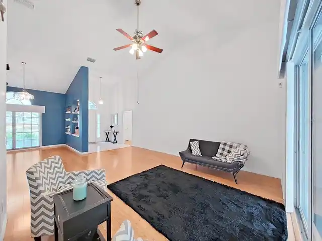 Listing Photo 10