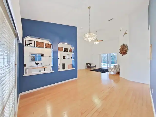 Listing Photo 11