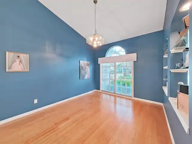 Listing Photo 12