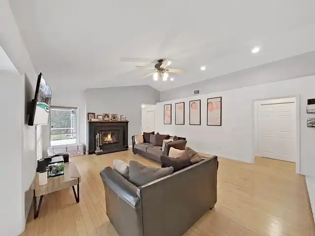 Listing Photo 14
