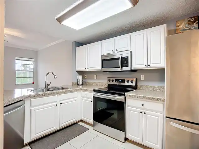 Listing Photo 8