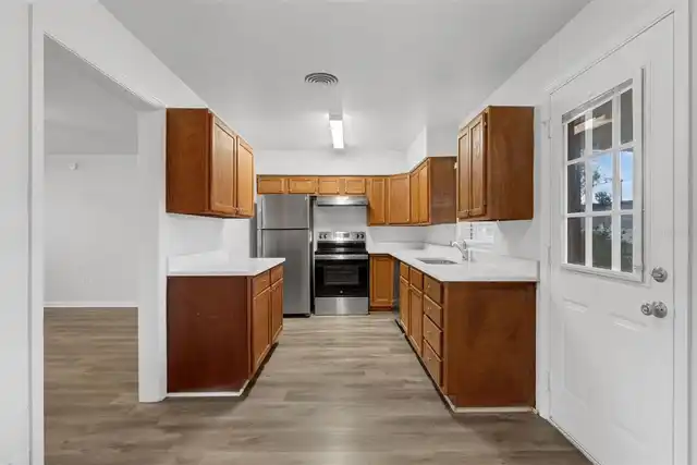 Listing Photo 10