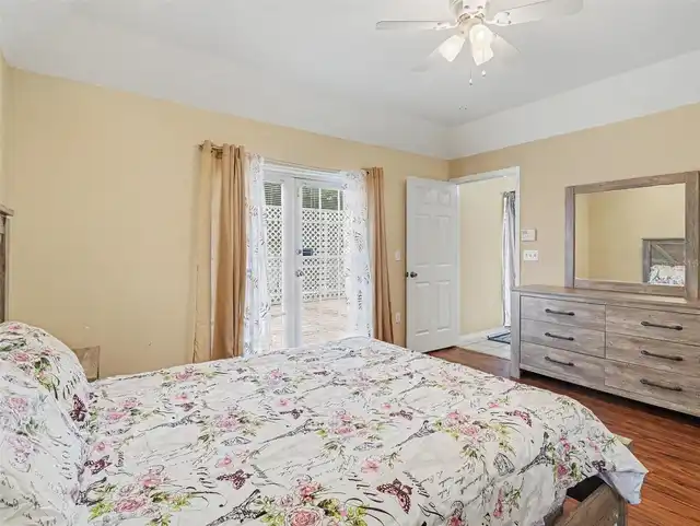 Listing Photo 9