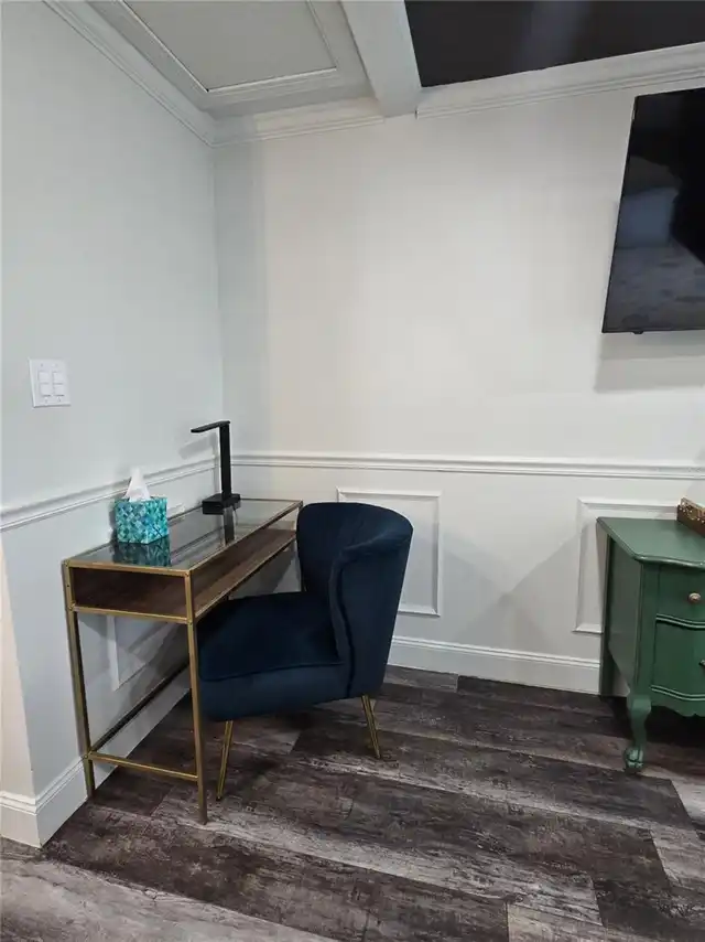 Listing Photo 10