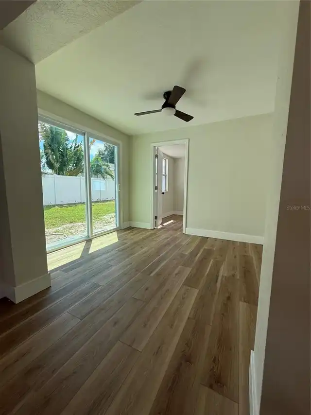 Listing Photo 12
