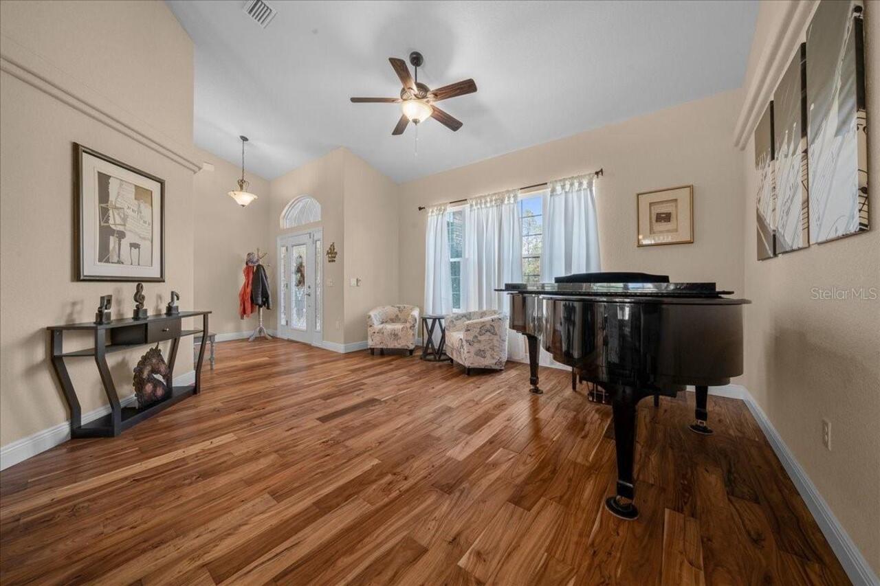 Listing Photo 8