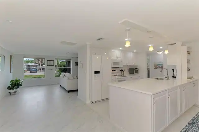 Listing Photo 11
