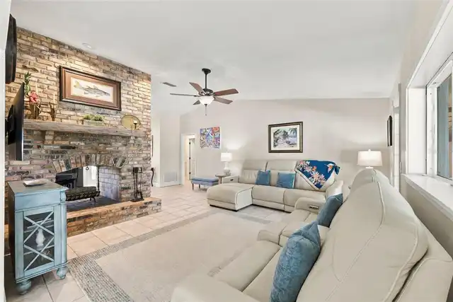 Listing Photo 16
