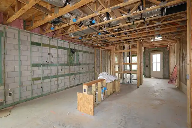Listing Photo 12