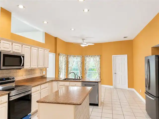 Listing Photo 12