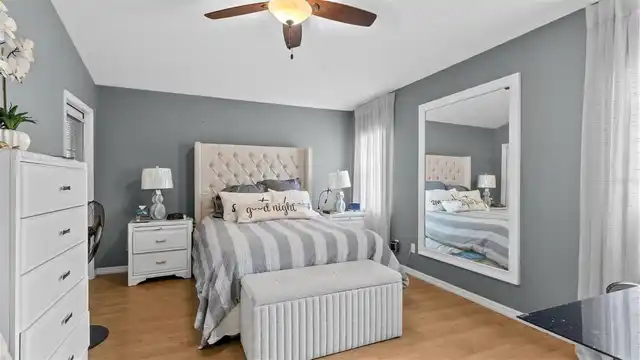 Listing Photo 11