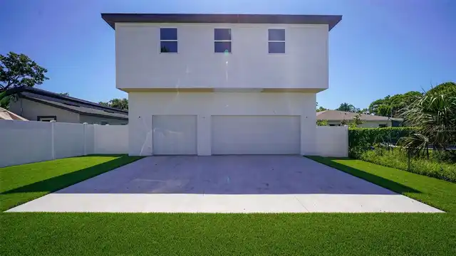 Listing Photo 11