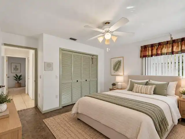 Listing Photo 11