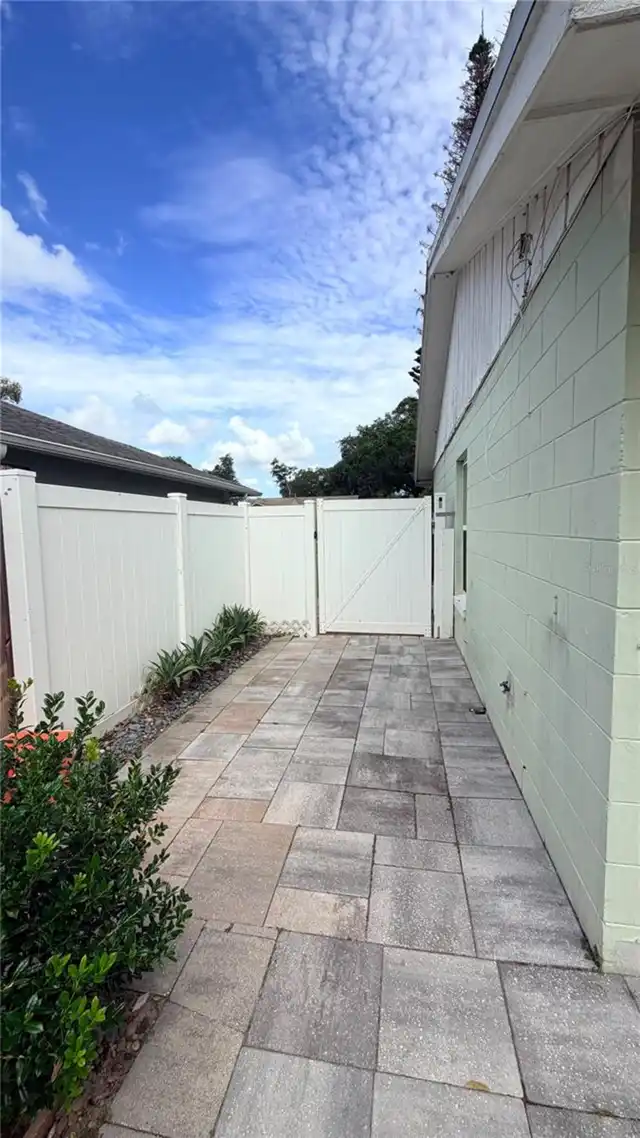 Listing Photo 11