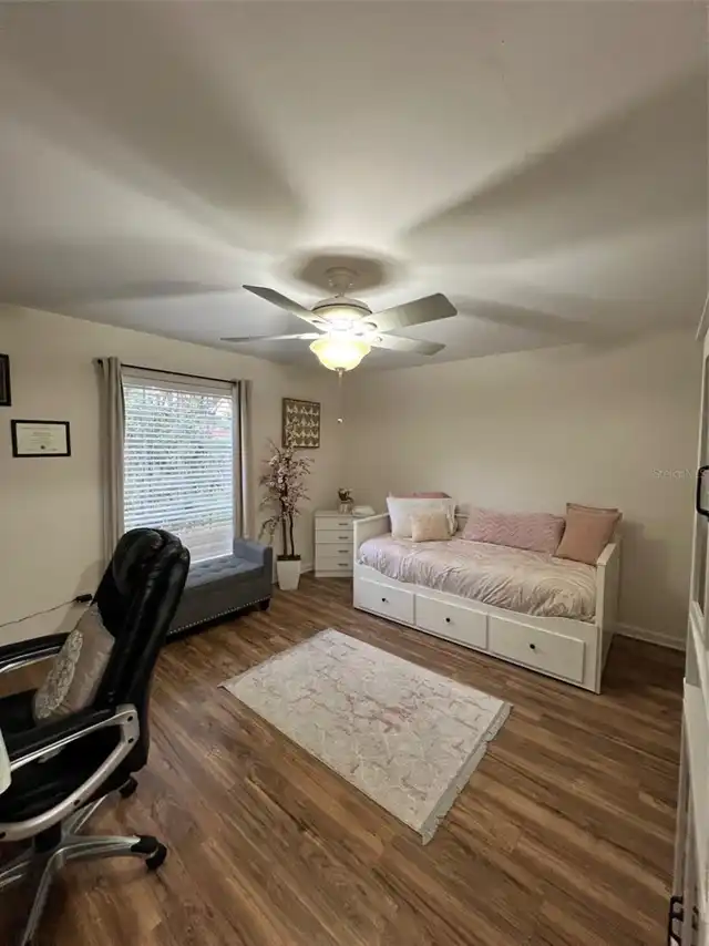 Listing Photo 9