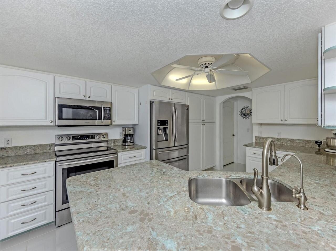 Listing Photo 12
