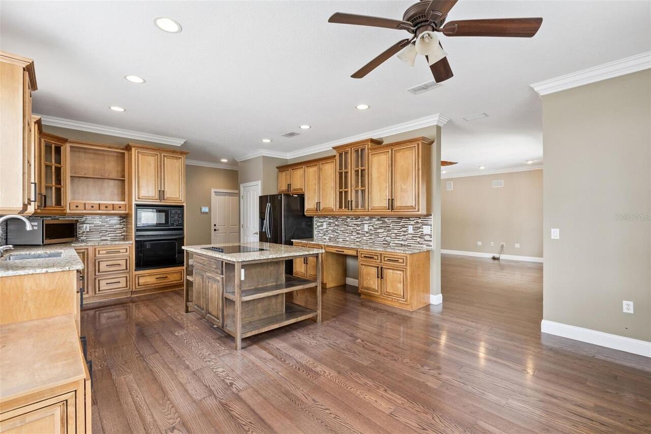 Listing Photo 17