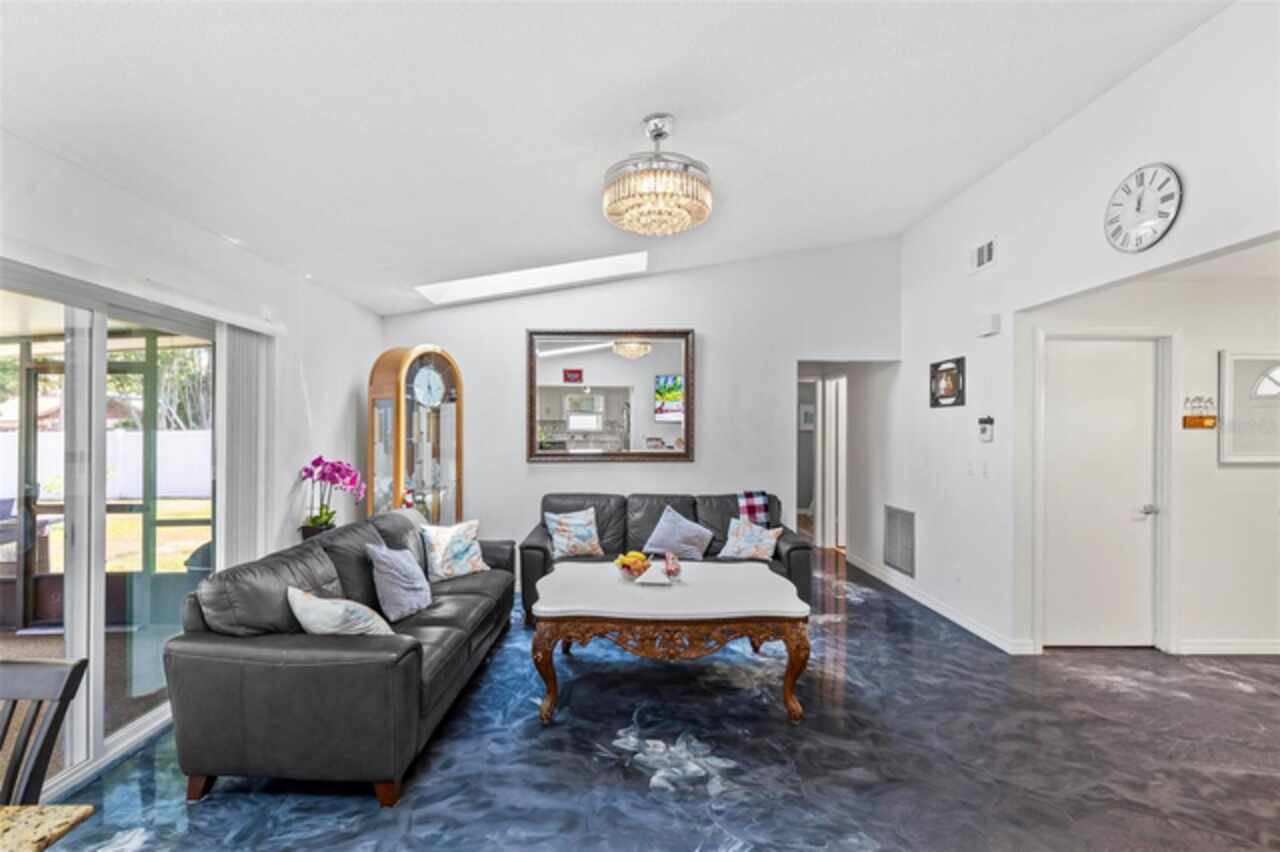 Listing Photo 11