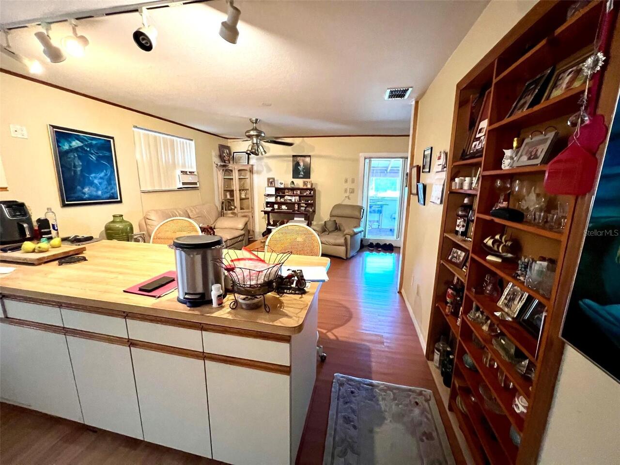 Listing Photo 8