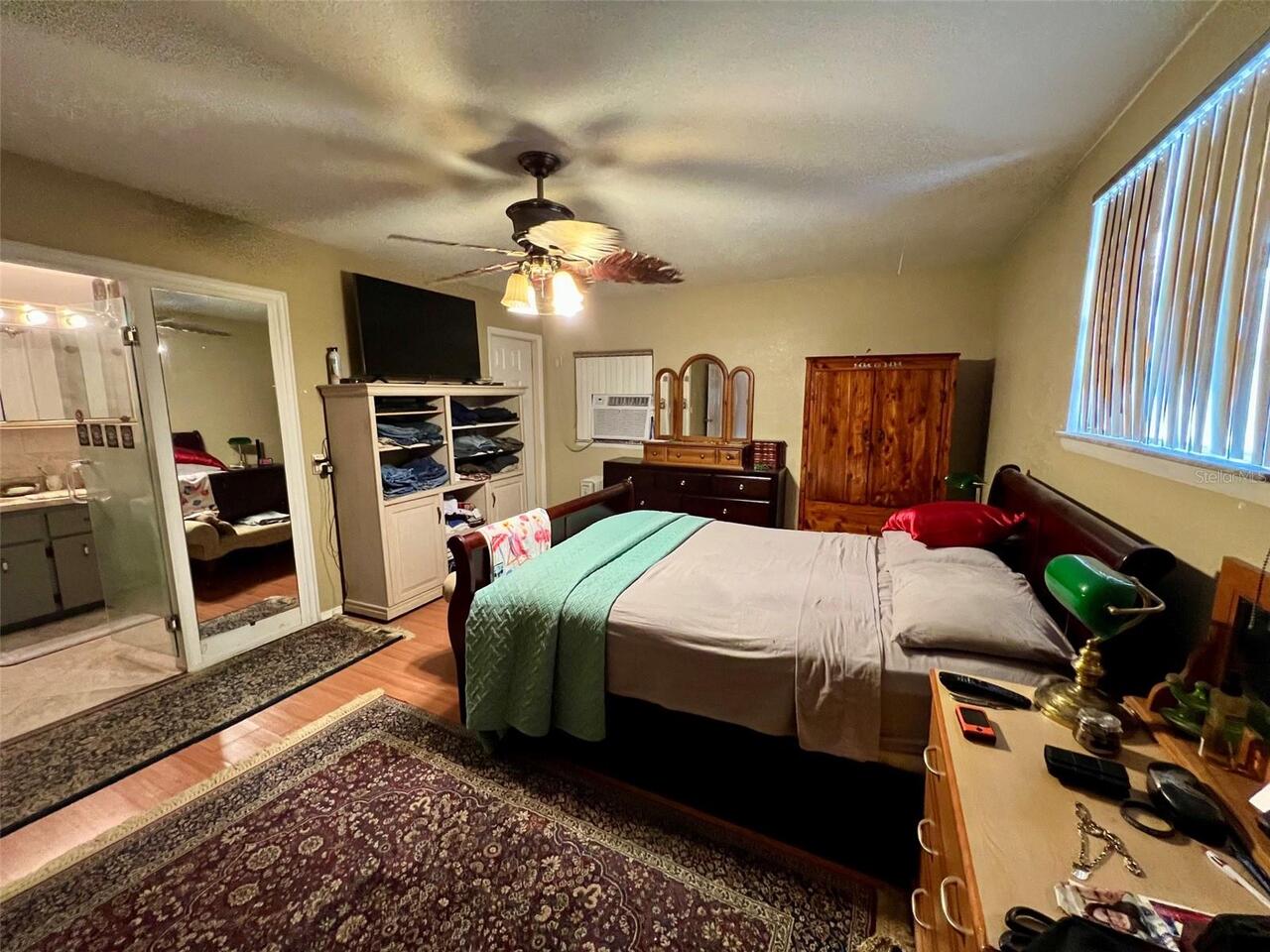 Listing Photo 12