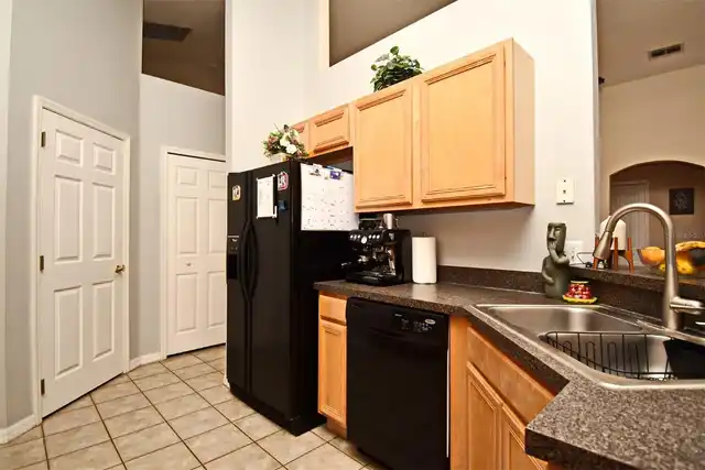 Listing Photo 11