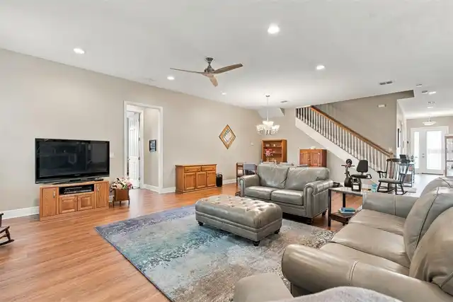 Listing Photo 17