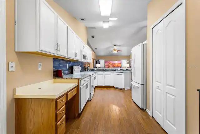 Listing Photo 11