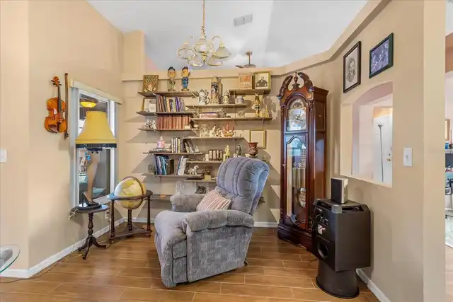 Listing Photo 12