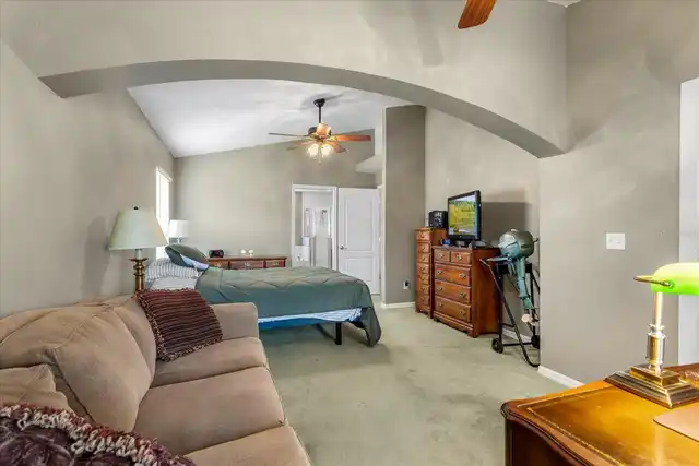 Listing Photo 16