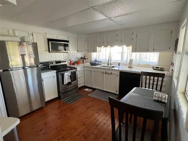 Listing Photo 8
