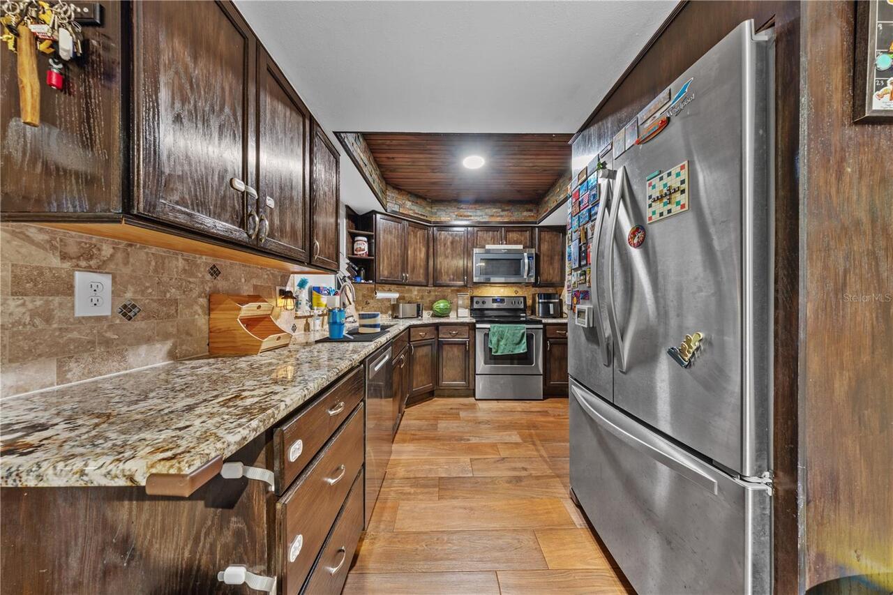 Listing Photo 12