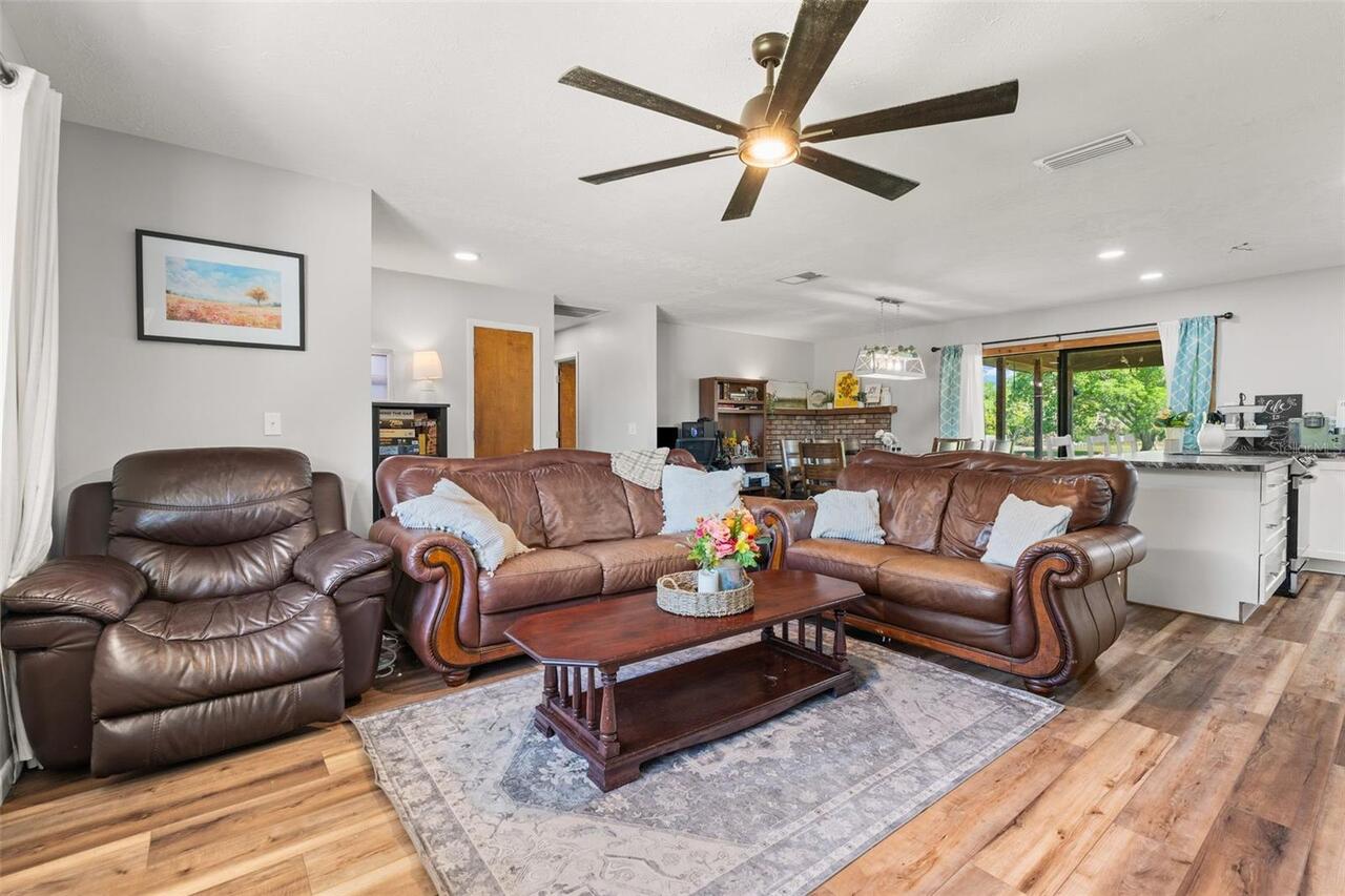 Listing Photo 11