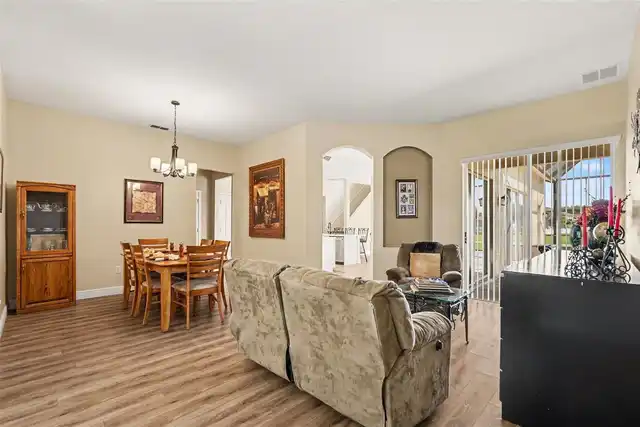 Listing Photo 8