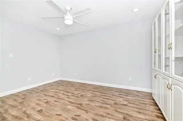 Listing Photo 14