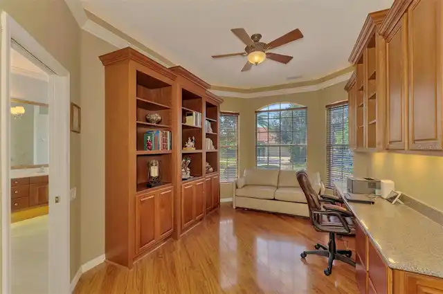 Listing Photo 11