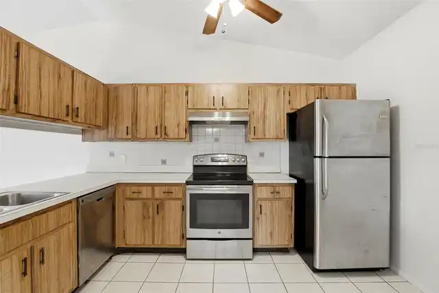 Listing Photo 12
